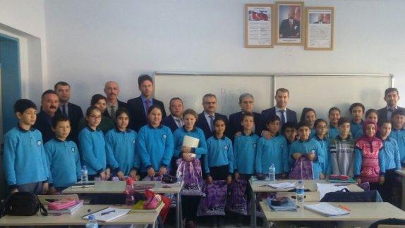 Kaymakamımız Fırat ÇELİK, Cumhuriyet Ortaokulunu ve İmam Hatip Ortaokulunu Ziyaret Etti.