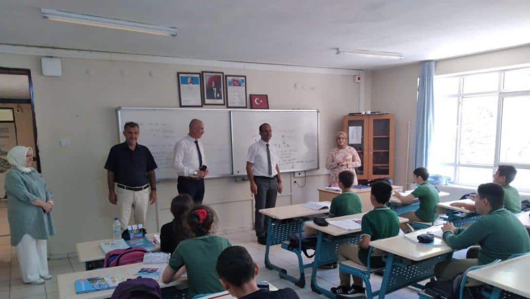 Kaymakamımız Sayın Ersin TEPELİ, İlçe Milli Eğitim Müdürümüz Sayın Osman ARIKOĞLU ile birlikte Adnan Menderes Anadolu İmam Hatip Lisesini ziyaret ettiler