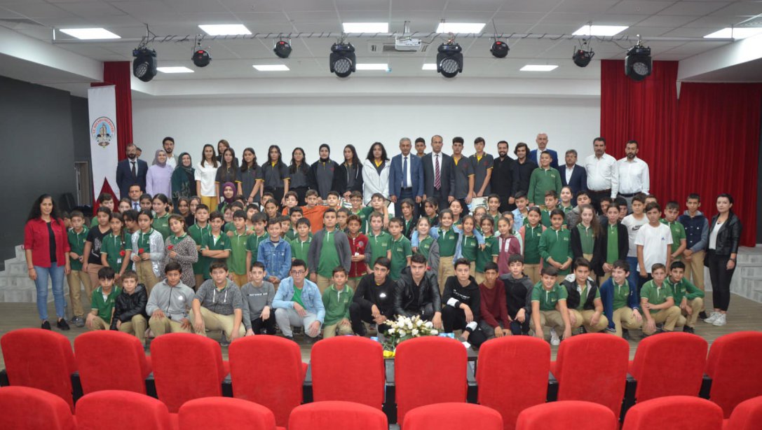 Koçarlı Adnan Menderes Anadolu İmam Hatip Lisesi ve Koçarlı İmam Hatip Ortaokulu tarafından Mevlid-i Nebi programı düzenlendi. 