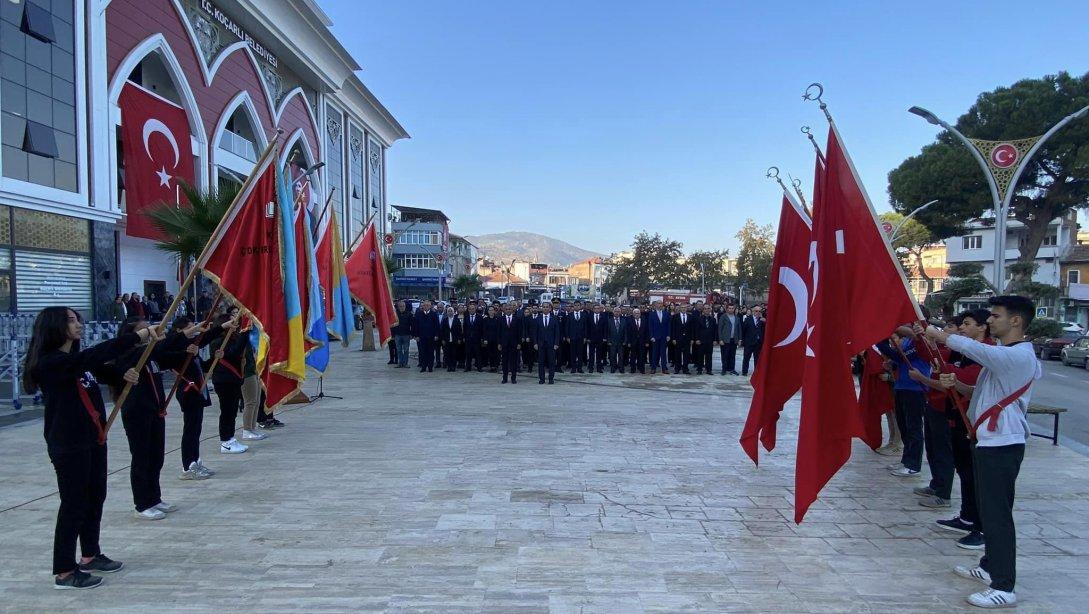 Cumhuriyetimizin kurucusu Gazi Mustafa Kemal Atatürk'ü ve silah arkadaşları ile tüm şehitlerimizi ve gazilerimizi bir kez daha rahmetle, minnetle anıyoruz.