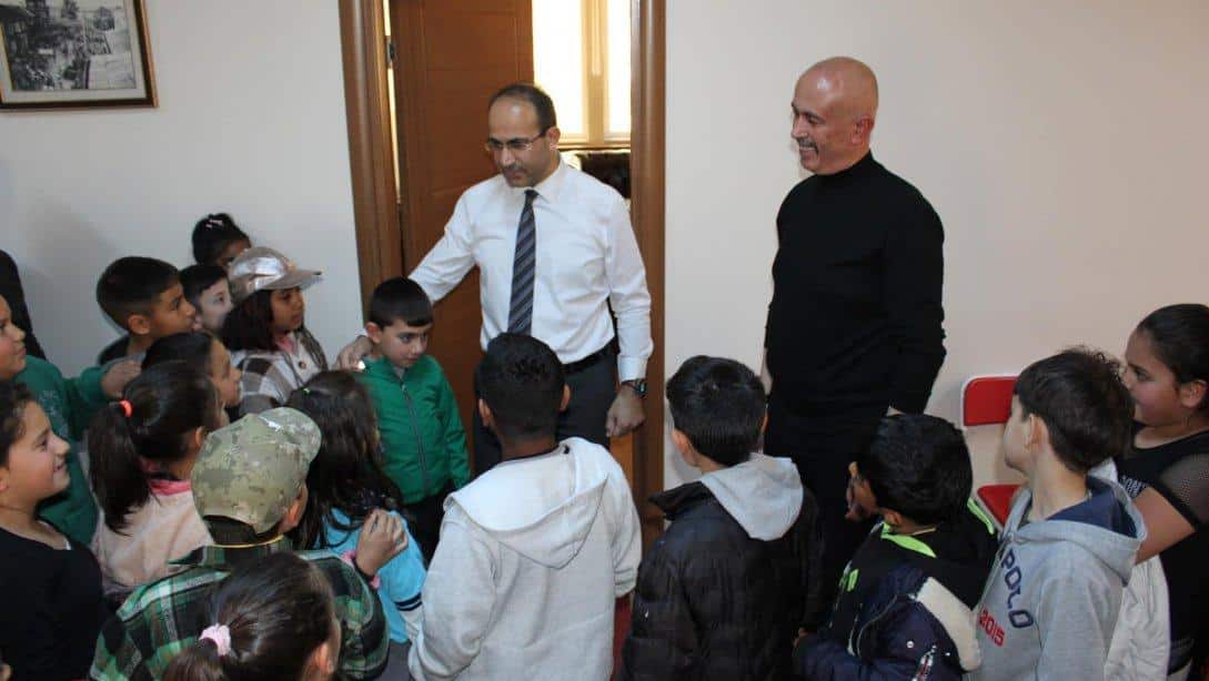 Dedeköy İlkokulu Öğrencilerimiz Kaymakamımız Sayın Ersin TEPELİ ve İlçe Milli Eğitim Müdürlüğümüzü ziyarette bulundu