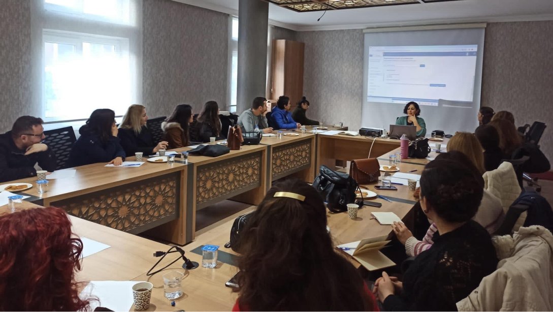 AB projeleri bilgilendirme toplantısı  ilçe koordinatörü Nurhan Dursun başkanlığında gerçekleştirildi.