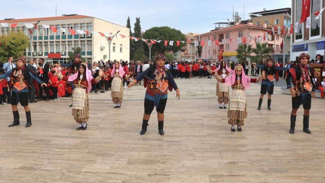 Türkiye Cumhuriyeti'nin 100. yılı kutlu olsun! Geçmişimizin değerini anarken, geleceğe umutla bakıyoruz. Cumhuriyetimizin sonsuz yaşamasını diliyoruz!