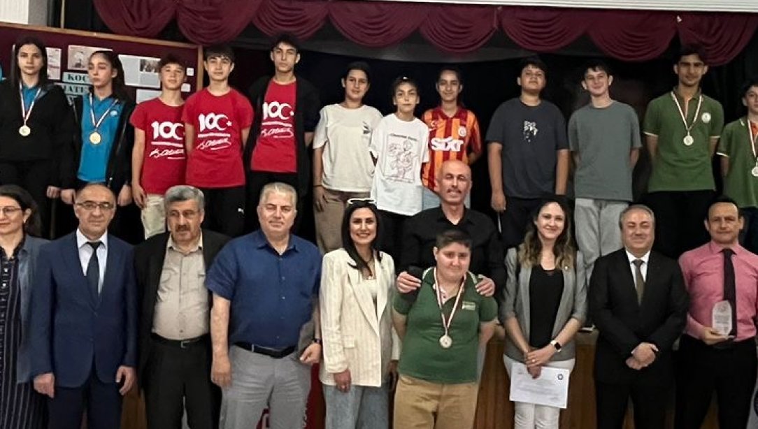 Aydın Ali Kuşçu Ortaokullar Arası Matematik Olimpiyatları kapsamında Koçarlı ilçesinde ödül töreni gerçekleştirildi.