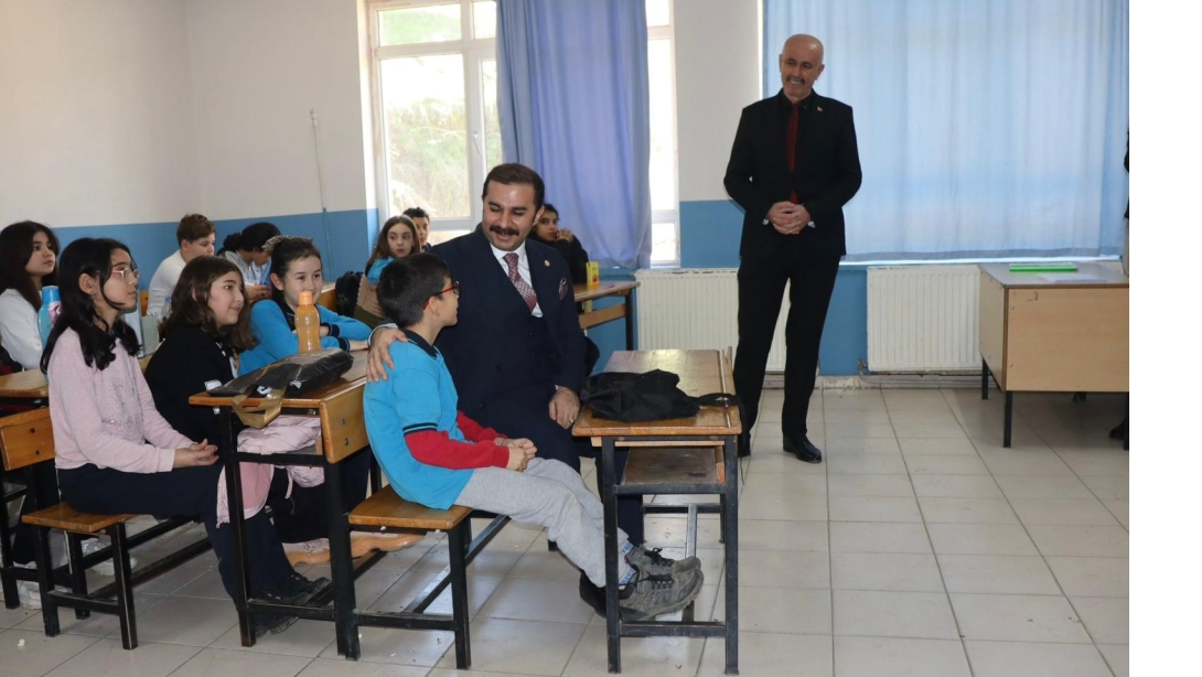 SAYIN KAYMAKAMIMIZ RAMAZAN TAŞKIN CUMHURİYET ORTAOKULUNDA KARNE TÖRENİNE KATILDI